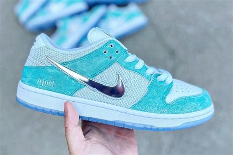 april sb dunk low